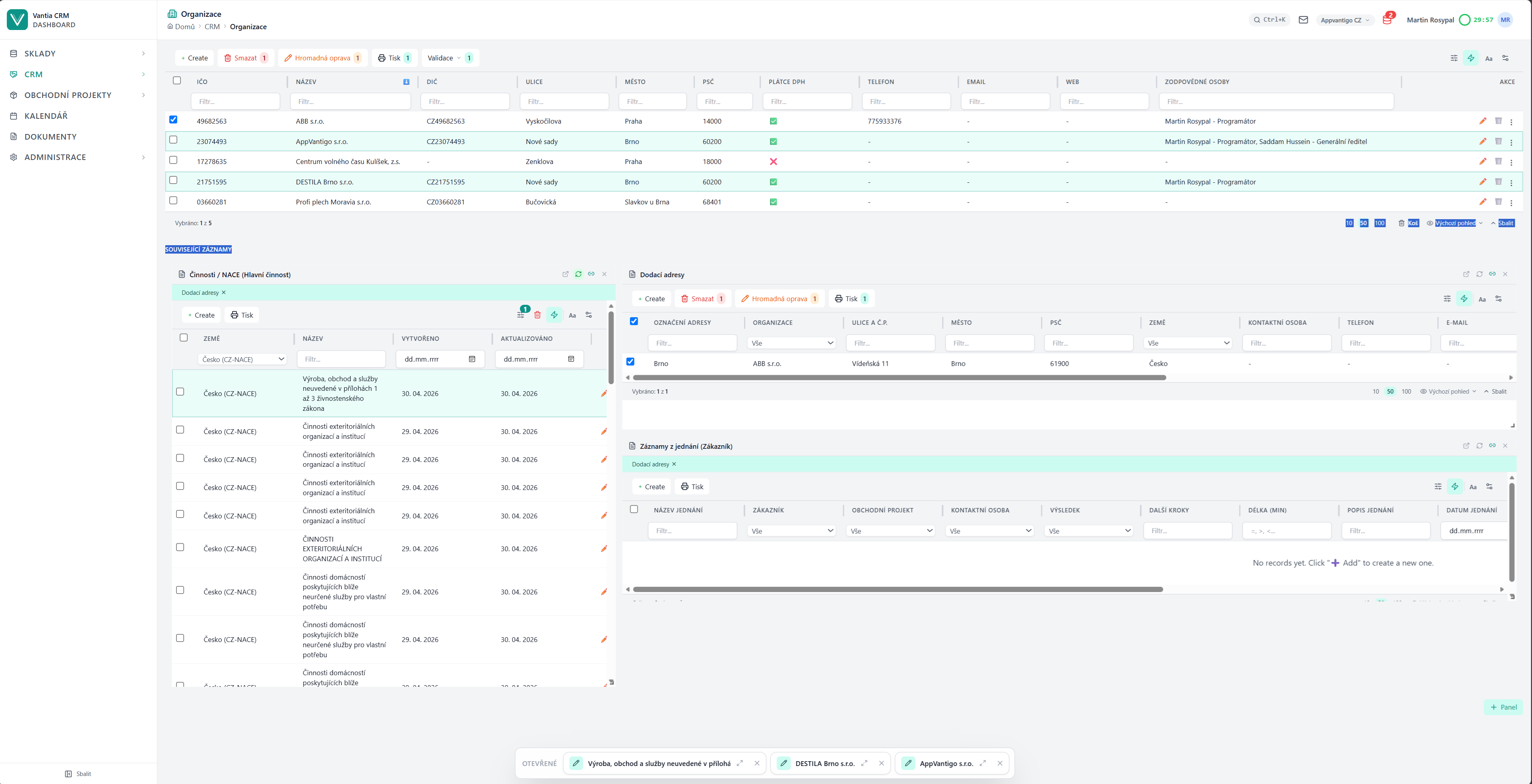 Vantia CRM — seznam organizací se souvisejícími záznamy a okny na liště